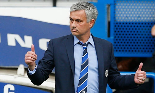 Mourinho mới có hai lần nhận giải HLV hay nhất tháng tại Ngoại hạng Anh, đều trong mùa giải 2004-2005, thời ông mới từ Porto sang dẫn dắt Chelsea trong nhiệm kỳ đầu. Ảnh:Reuters. MOu-JPG-9633-1431124539.jpg