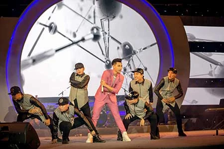Đông Nhi, Issac, Hari Won đốt cháy đêm chung kết “Hành trình bài ca sinh viên 2015“ ảnh 3 Đông Nhi, Issac, Hari Won đốt cháy đêm chung kết “Hành trình bài ca sinh viên 2015“ ảnh 3