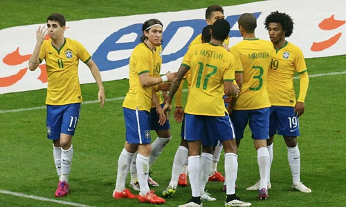 Quyền lựa chọn các cầu thủ cho đội tuyển Brazil từ lâu đã bị nghi ngờ không còn nằm trong tay ban huấn luyện. Ảnh:AP. 1-8065-1431940196.jpg