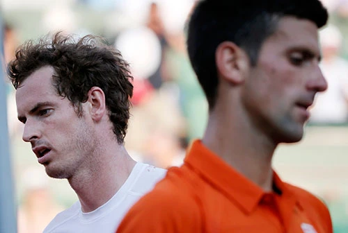 Murray và Djokovic sẽ đánh tiếp trận bán kết hai trong hôm nay vì thời tiết bất lợi. Ảnh:Reuters. Murray-4959-1433544841.jpg