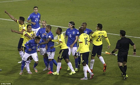 Neymar 'nổi điên', trận Brazil - Colombia kết thúc trong bạo lực ảnh 4 Neymar 'nổi điên', trận Brazil - Colombia kết thúc trong bạo lực ảnh 4