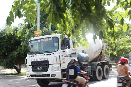 Xe ben, xe bồn, container ngang nhiên đi vào đường cấm ảnh 11 Xe ben, xe bồn, container ngang nhiên đi vào đường cấm ảnh 11