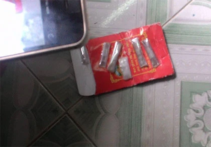 Bắt một phụ nữ bán ma túy cho con nghiện ảnh 1