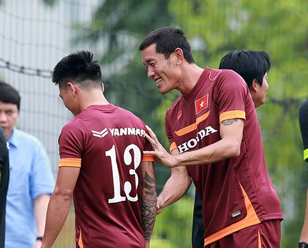 Chùm ảnh cầu thủ Việt Nam, Man City tập luyện cho trận đấu tối nay ảnh 5 Chùm ảnh cầu thủ Việt Nam, Man City tập luyện cho trận đấu tối nay ảnh 5