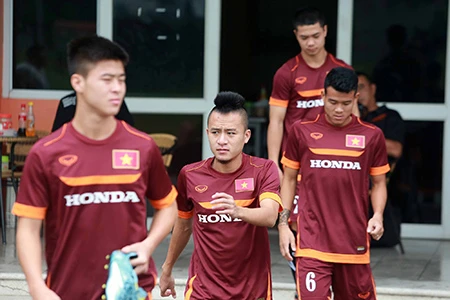 Chùm ảnh cầu thủ Việt Nam, Man City tập luyện cho trận đấu tối nay ảnh 2 Chùm ảnh cầu thủ Việt Nam, Man City tập luyện cho trận đấu tối nay ảnh 2