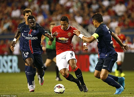 M.U 0-2 PSG: Hàng thủ ‘mơ ngủ’, M.U ôm hận ảnh 4