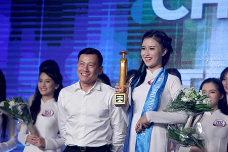 'Nữ sinh phong cách' Trần Bảo Như dịu dàng trong tà áo dài ảnh 12 'Nữ sinh phong cách' Trần Bảo Như dịu dàng trong tà áo dài ảnh 12