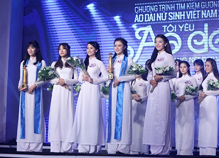 'Nữ sinh phong cách' Trần Bảo Như dịu dàng trong tà áo dài ảnh 2 'Nữ sinh phong cách' Trần Bảo Như dịu dàng trong tà áo dài ảnh 2
