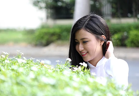 'Nữ sinh phong cách' Trần Bảo Như dịu dàng trong tà áo dài ảnh 9 'Nữ sinh phong cách' Trần Bảo Như dịu dàng trong tà áo dài ảnh 9