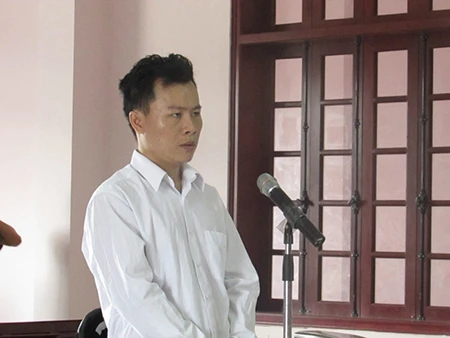 Bắt cóc, hiếp dâm xong nói 'Em đẹp mà số em xấu, anh giết em' ảnh 1 Bắt cóc, hiếp dâm xong nói 'Em đẹp mà số em xấu, anh giết em' ảnh 1