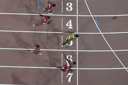 Vượt Gatlin ngoạn mục, ‘tia chớp’ Bolt vô địch thế giới 100m ảnh 1 Vượt Gatlin ngoạn mục, ‘tia chớp’ Bolt vô địch thế giới 100m ảnh 1