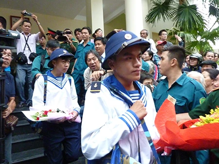 TP.HCM: Hơn 1.200 thanh niên tình nguyện nhập ngũ ảnh 11 TP.HCM: Hơn 1.200 thanh niên tình nguyện nhập ngũ ảnh 11