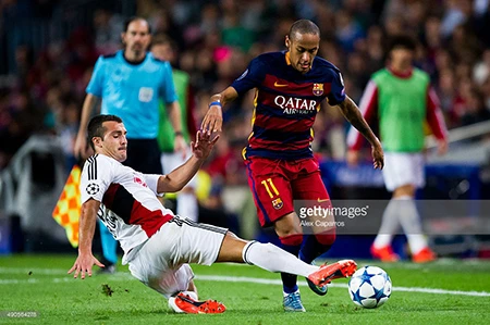 Barca 2-1 Leverkusen: Suarez tỏa sáng, Barca ngược dòng ngoạn mục ảnh 2 Barca 2-1 Leverkusen: Suarez tỏa sáng, Barca ngược dòng ngoạn mục ảnh 2