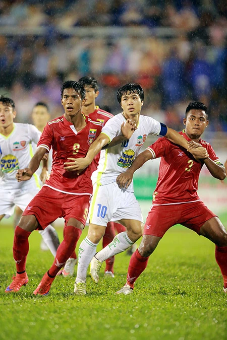 Nhìn lại cuộc rượt đuổi ngoạn mục giữa U21 HAGL và U21 Myanmar ảnh 5 Nhìn lại cuộc rượt đuổi ngoạn mục giữa U21 HAGL và U21 Myanmar ảnh 5