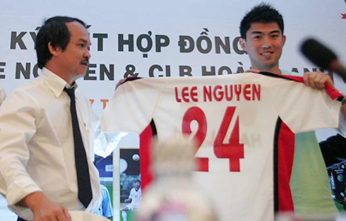 Bầu Đức và Lee Nguyễn từng tạo nên một "cuộc tình" đẹp ở V-League. Ảnh: ĐỨC ĐỒNG vi-sao-bau-duc-khong-the-tai-hop-lee-nguyen