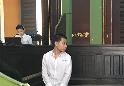 Yêu 'bạn gái nhí' hàng xóm nhiều lần, lãnh án hai tội ảnh 1 Yêu 'bạn gái nhí' hàng xóm nhiều lần, lãnh án hai tội ảnh 1