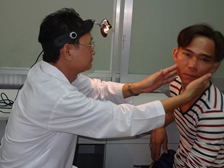 Ngày đầu tiên khám sức khỏe lái xe theo cách mới ảnh 7