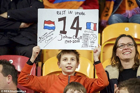Xúc động buổi lễ tưởng niệm ‘thánh’ Johan Cruyff ảnh 5