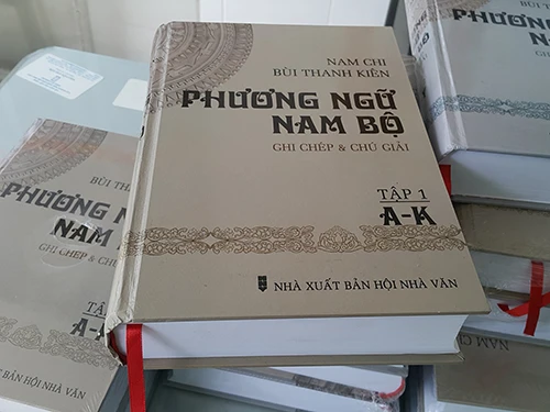 Phát hành sách Phương ngữ Nam Bộ - ghi chép và chú giải ảnh 1 Phát hành sách Phương ngữ Nam Bộ - ghi chép và chú giải ảnh 1