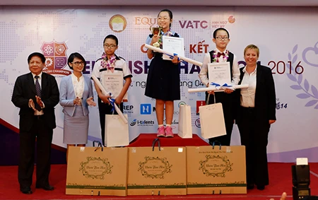 Hai thí sinh TP.HCM vô địch English Champion 2016 ảnh 2 Hai thí sinh TP.HCM vô địch English Champion 2016 ảnh 2