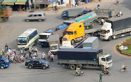 Bắt đầu xây cầu vượt, hầm chui tại nút giao Mỹ Thủy ảnh 1 Bắt đầu xây cầu vượt, hầm chui tại nút giao Mỹ Thủy ảnh 1