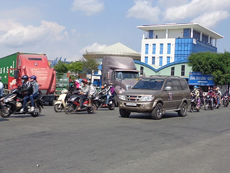 Bắt đầu xây cầu vượt, hầm chui tại nút giao Mỹ Thủy ảnh 4 Bắt đầu xây cầu vượt, hầm chui tại nút giao Mỹ Thủy ảnh 4
