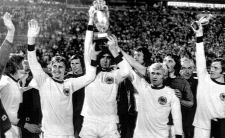 Euro 1976: Cú sút Panenka thần thánh biến Đức thành cựu vương ảnh 1