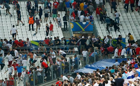 Nóng: Nga bị UEFA phạt nặng vì cổ động viên làm loạn ảnh 5 Nóng: Nga bị UEFA phạt nặng vì cổ động viên làm loạn ảnh 5