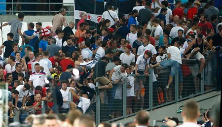 Nóng: Nga bị UEFA phạt nặng vì cổ động viên làm loạn ảnh 9 Nóng: Nga bị UEFA phạt nặng vì cổ động viên làm loạn ảnh 9