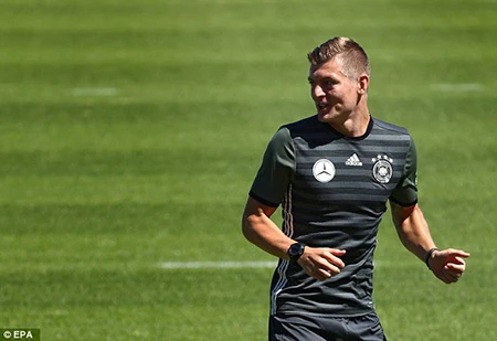 Schweinsteiger tiết lộ bí mật về loạt đá penalty đau tim với Ý ảnh 3 Schweinsteiger tiết lộ bí mật về loạt đá penalty đau tim với Ý ảnh 3