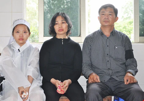 Chùm ảnh: Lễ viếng học viên phi công hy sinh do máy bay rơi ở Phú Yên ảnh 13 Chùm ảnh: Lễ viếng học viên phi công hy sinh do máy bay rơi ở Phú Yên ảnh 13