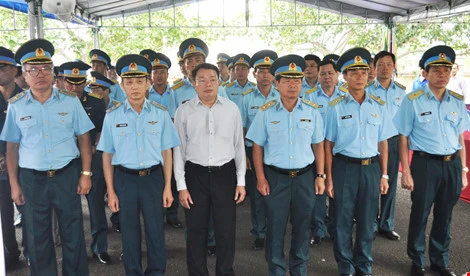 Chùm ảnh: Lễ viếng học viên phi công hy sinh do máy bay rơi ở Phú Yên ảnh 6 Chùm ảnh: Lễ viếng học viên phi công hy sinh do máy bay rơi ở Phú Yên ảnh 6