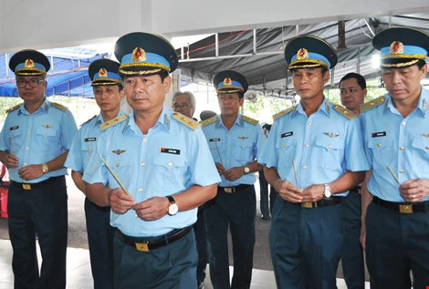 Chùm ảnh: Lễ viếng học viên phi công hy sinh do máy bay rơi ở Phú Yên ảnh 7 Chùm ảnh: Lễ viếng học viên phi công hy sinh do máy bay rơi ở Phú Yên ảnh 7
