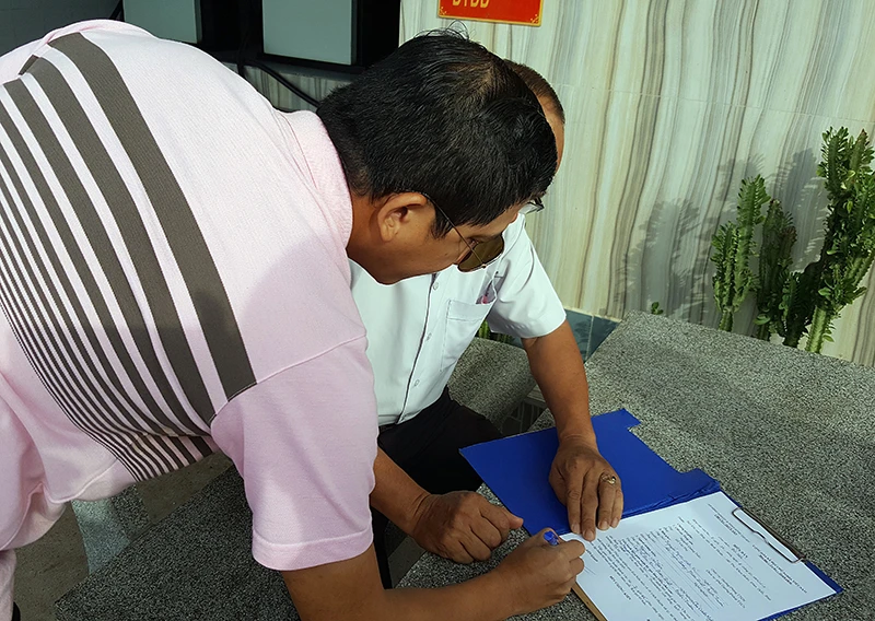 Đôi mắt ướt của con đồi mồi trong... quán nhậu ảnh 2 Đôi mắt ướt của con đồi mồi trong... quán nhậu ảnh 2