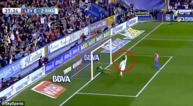 Ronaldo bị nghi tố đồng đội ghi bàn trong thế việt vị ảnh 4 Ronaldo bị nghi tố đồng đội ghi bàn trong thế việt vị ảnh 4