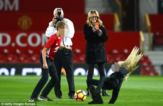 Julia Roberts hôn Pogba: Ai là người may mắn nhất ở MU? ảnh 5 Julia Roberts hôn Pogba: Ai là người may mắn nhất ở MU? ảnh 5