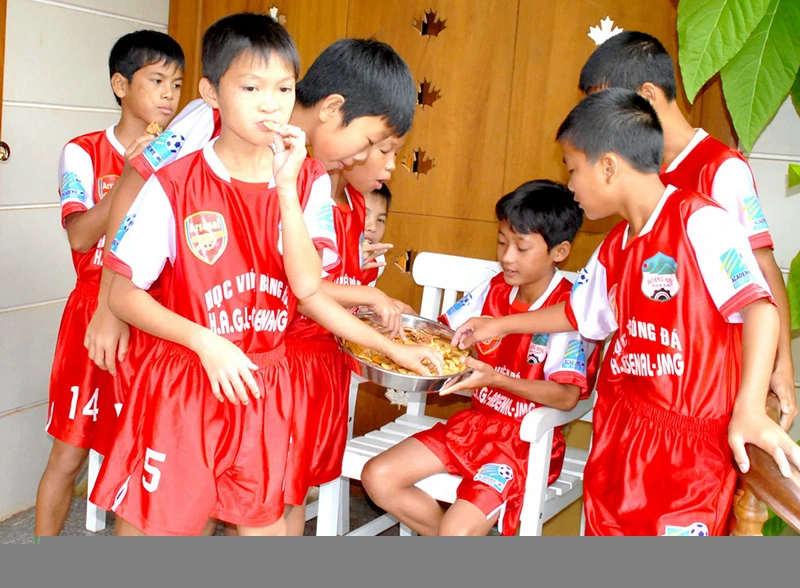 Ảnh xưa về Công Phượng, Văn Toàn tại học viện HAGL ảnh 8 Ảnh xưa về Công Phượng, Văn Toàn tại học viện HAGL ảnh 8