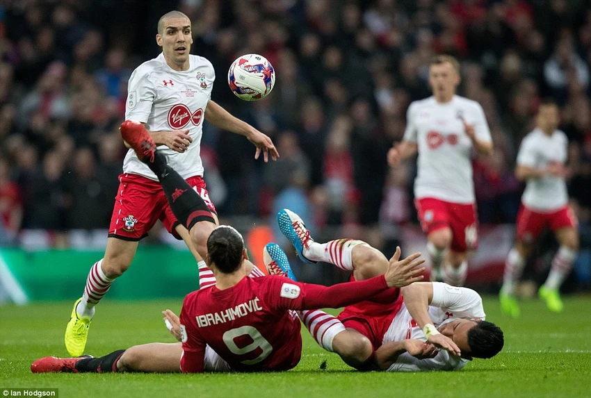 Ibra tỏa sáng rực rỡ, MU giành EFL cúp kịch tính ảnh 4 Ibra tỏa sáng rực rỡ, MU giành EFL cúp kịch tính ảnh 4