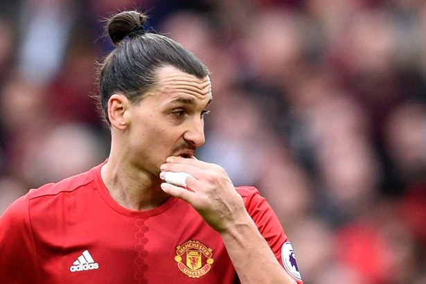 Vướng lời nguyền, MU cần buông Premier League? ảnh 2