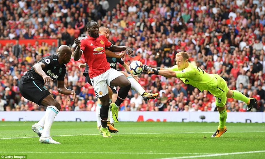 Show diễn hoàn hảo của MU và 'chân giá trị' của Lukaku ảnh 2