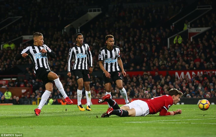 Ibra, Pogba tái xuất, Lukaku trút giận, MU thắng đậm ảnh 2