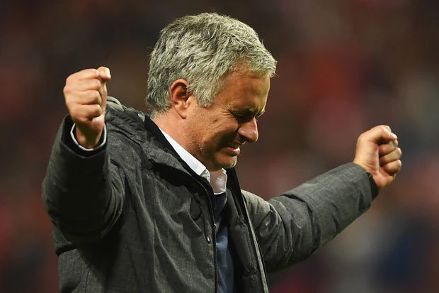 MU kích hoạt điều khoản gia hạn hợp đồng với Mourinho ảnh 1