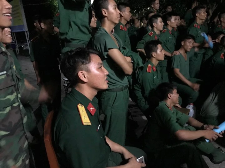 Trường sĩ quan lục quân 2 vỡ òa vì U-23 Việt Nam ảnh 4 Trường sĩ quan lục quân 2 vỡ òa vì U-23 Việt Nam ảnh 4