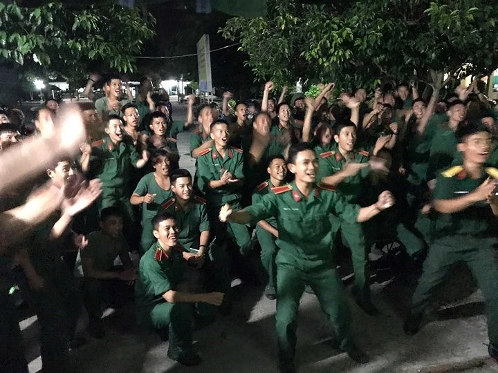 Trường sĩ quan lục quân 2 vỡ òa vì U-23 Việt Nam ảnh 3 Trường sĩ quan lục quân 2 vỡ òa vì U-23 Việt Nam ảnh 3