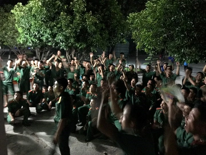 Trường sĩ quan lục quân 2 vỡ òa vì U-23 Việt Nam ảnh 5 Trường sĩ quan lục quân 2 vỡ òa vì U-23 Việt Nam ảnh 5