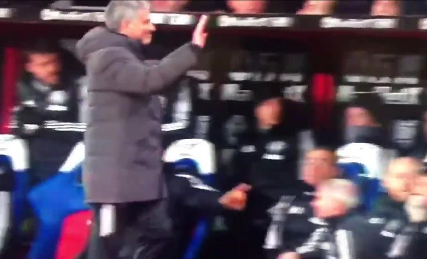 Mourinho bị FA điều tra vì quá tức giận ảnh 1 Mourinho bị FA điều tra vì quá tức giận ảnh 1