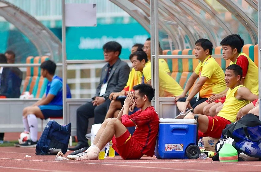 Thua đau UAE trên chấm 11 m, Olympic VN mất HCĐ Asiad ảnh 1