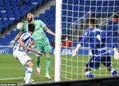 VAR can thiệp giúp Real Madrid vượt mặt Barcelona