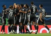 Siêu dự bị ghi 2 bàn, Lyon loại Man City khỏi Champions League