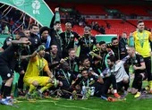 Hạ Aston Villa, Man. City lập hat trick vô địch League Cup